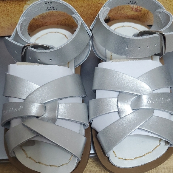 Salt Water Sandals by Hoy Silver Sandals Comfortable Stylish - Picture 6 of 7